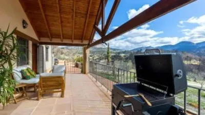 Chalet on Calle Solana photo 9