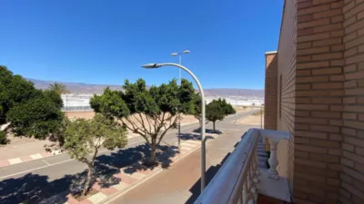 Casa adosada en venta en Carretera de la Mojonera, cerca de Avenida de Pablo Picasso, Centro (Distrito Núcleo Urbano. Roquetas de Mar) de 189.000 €