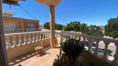 Casa adosada en venta en Carretera de la Mojonera, cerca de Avenida de Pablo Picasso, Centro (Distrito Núcleo Urbano. Roquetas de Mar) de 189.000 €