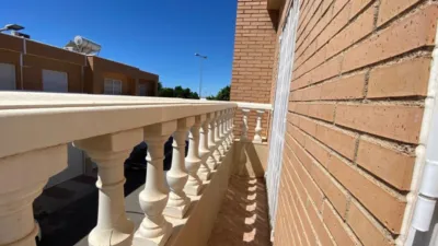 Casa adosada en venta en Carretera de la Mojonera, cerca de Avenida de Pablo Picasso, Centro (Distrito Núcleo Urbano. Roquetas de Mar) de 189.000 €