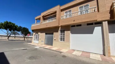 Casa adosada en venta en Carretera de la Mojonera, cerca de Avenida de Pablo Picasso, Centro (Distrito Núcleo Urbano. Roquetas de Mar) de 189.000 €