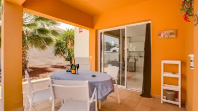 Apartment on Calle de Venecia photo 2