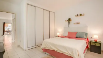Apartment on Calle de Venecia photo 9