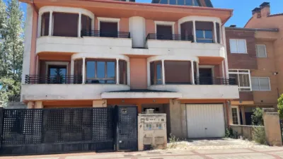 Casa adosada en venta en Avenida de los Reyes Católicos, cerca de Calle T - Vista 4