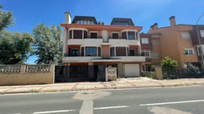 Casa adosada en venta en Avenida de los Reyes Católicos, cerca de Calle T - Vista 5