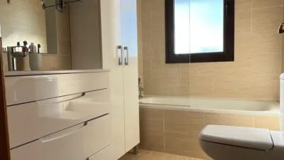 Piso en alquiler en Avenida del Santuario de Valverde, cerca de Calle de la Colegiata de Cervatos - Imagen 16