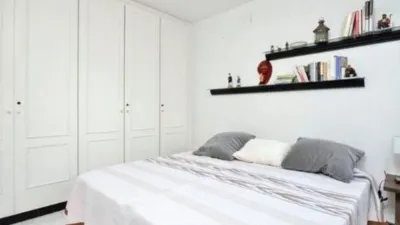 Apartment on Joan Salvador Papasseit Street photo 15