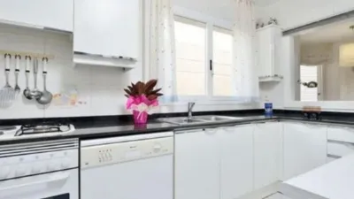 Apartment on Joan Salvador Papasseit Street photo 16