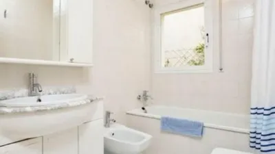 Apartment on Joan Salvador Papasseit Street photo 6