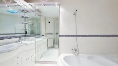 Apartment on Joan Salvador Papasseit Street photo 8