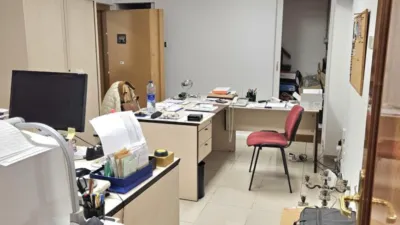 Local comercial en alquiler en Riazor - los Rosales - Más