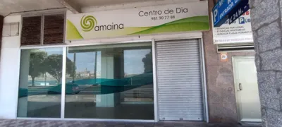 Local comercial en alquiler en Avenida de Rubine - Más