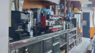 Local comercial en venta en Avenida Razo - Más