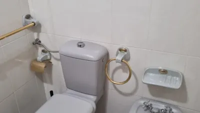 Piso en alquiler en Calle del Alberche, El Plantinar-El Juncal-Avenida de la Paz (Distrito Sur. Sevilla Capital) de 1.400 €<span>/mes</span>