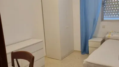 Piso en alquiler en Calle del Alberche, El Plantinar-El Juncal-Avenida de la Paz (Distrito Sur. Sevilla Capital) de 1.400 €<span>/mes</span>