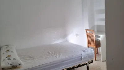 Piso en alquiler en Calle del Alberche, El Plantinar-El Juncal-Avenida de la Paz (Distrito Sur. Sevilla Capital) de 1.400 €<span>/mes</span>