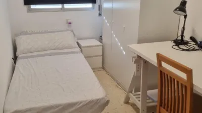 Piso en alquiler en Calle del Alberche, El Plantinar-El Juncal-Avenida de la Paz (Distrito Sur. Sevilla Capital) de 1.400 €<span>/mes</span>