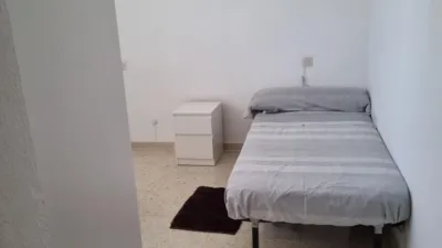 Piso en alquiler en Calle del Alberche, El Plantinar-El Juncal-Avenida de la Paz (Distrito Sur. Sevilla Capital) de 1.400 €<span>/mes</span>