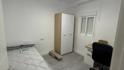 Piso en alquiler en Calle del Alberche, El Plantinar-El Juncal-Avenida de la Paz (Distrito Sur. Sevilla Capital) de 1.600 €<span>/mes</span>