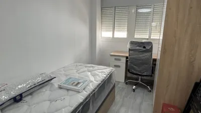 Piso en alquiler en Calle del Alberche, El Plantinar-El Juncal-Avenida de la Paz (Distrito Sur. Sevilla Capital) de 1.600 €<span>/mes</span>