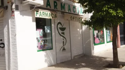 Piso en alquiler en Calle del Alberche, El Plantinar-El Juncal-Avenida de la Paz (Distrito Sur. Sevilla Capital) de 1.600 €<span>/mes</span>