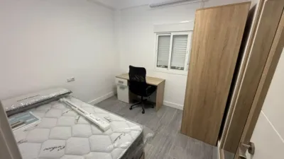 Piso en alquiler en Calle del Alberche, El Plantinar-El Juncal-Avenida de la Paz (Distrito Sur. Sevilla Capital) de 1.600 €<span>/mes</span>