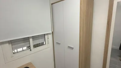 Piso en alquiler en Calle del Alberche, El Plantinar-El Juncal-Avenida de la Paz (Distrito Sur. Sevilla Capital) de 1.600 €<span>/mes</span>