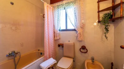 Chalet en venta en Castilla y Leon, Morales del Vino de 250.000 €