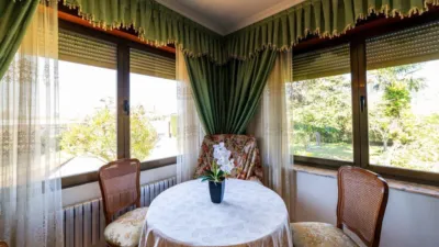 Chalet en venta en Castilla y Leon, Morales del Vino de 250.000 €