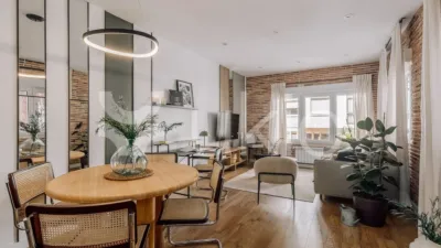 Piso en alquiler en Calle de Rafael de Riego - Imagen 2