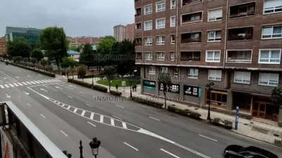 Apartment on Hermanos Menéndez Pidal Street photo 3