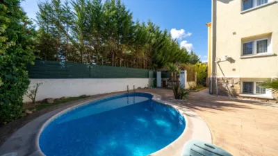 Chalet en venta en Calle del Jazmín - Más