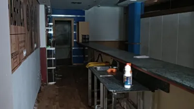Local comercial en alquiler en Centro-Carretas - Més