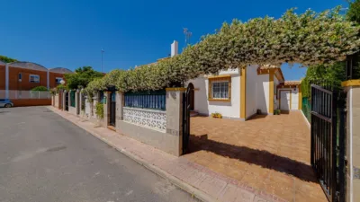 Casa adosada en venta en Calle de Dulcinea, Aguas Nuevas-Torreblanca-Sector 25 (Torrevieja) de 179.900 €