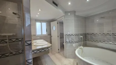 Apartment on Avenida del Doctor Ramón y Cajal photo 16