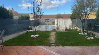 Casa adosada en venta en Calle de Hoyo de la Arena, Valdestillas de 199.000 €