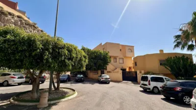 Terraced house on Calle de las Higueras photo 2