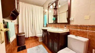 Casa adosada en venta en Calle Manuel Rosero, cerca de Calle de Almedina, Aguadulce Sur (Distrito Aguadulce. Roquetas de Mar) de 374.000 €