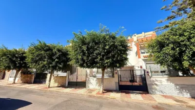 Terraced house on Calle Isleta del Moro photo 2