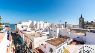 Chalet en venta en Calle de Isaac Peral, cerca de Calle del Doctor Tolosa Latour, Centro-Zona Playas (Chipiona) de 900.000 €