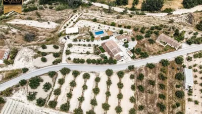 Rustic finca on Calle Cortijo Corneros photo 8