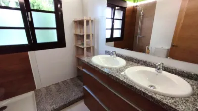 Casa pareada en alquiler en Calle Faro de Arriba, Oviedo de 1.200 €<span>/mes</span>