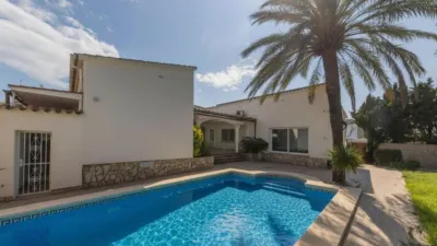 Chalet on Carrer Falconera photo 3