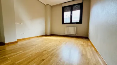 Piso en alquiler en Calle del Padre Manjón, cerca de Calle de Levante, Las Flores-San Isidro-Pajarillos (Valladolid Capital) de 700 €<span>/mes</span>