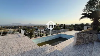 Chalet on Avenida del Pla Olivera photo 2