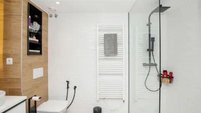 Piso en alquiler en Carrer de la Creu, Eixample-Centre (Girona Capital) de 2.600 €<span>/mes</span>