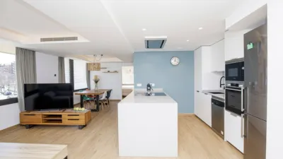 Piso en alquiler en Carrer de la Creu, Eixample-Centre (Girona Capital) de 2.600 €<span>/mes</span>