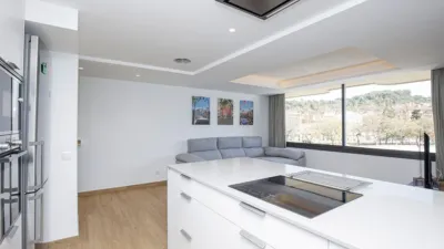 Piso en alquiler en Carrer de la Creu, Eixample-Centre (Girona Capital) de 2.600 €<span>/mes</span>