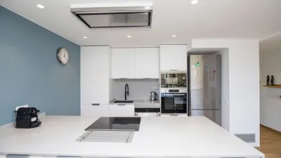 Piso en alquiler en Carrer de la Creu, Eixample-Centre (Girona Capital) de 2.600 €<span>/mes</span>