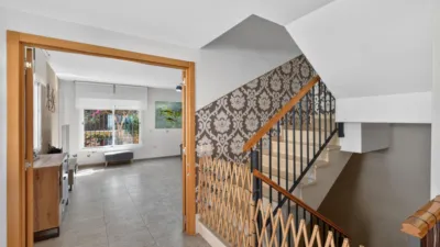 Semi-detached house on Maestro Rafael de León Street photo 2